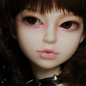 Glamor Eve Doll - Kori White - LE15