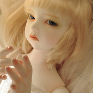 Lusion Girl - Snow Dahlia