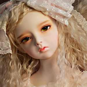 Lusion Girl - Hope with Feathers : Dahlia - LE10