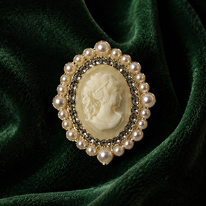 Eldric Antique Cameo Pearl & Cubic Brooch (brooch) - Ivory