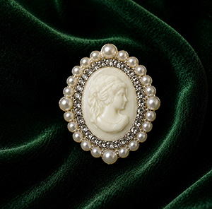 Eldric Antique Cameo Pearl & Cubic Brooch (brooch) - White